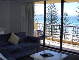 Hotel Columbia On Rainbow Bay 4*