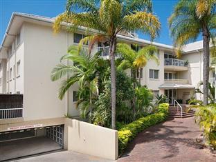 Surfers Tropique Resort