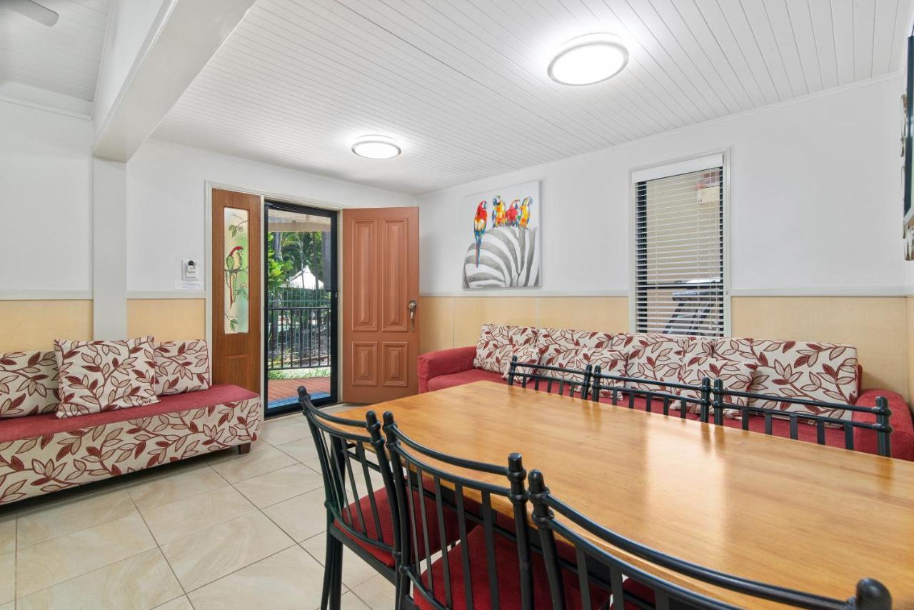 Ashmore Palms Village Resort 4*