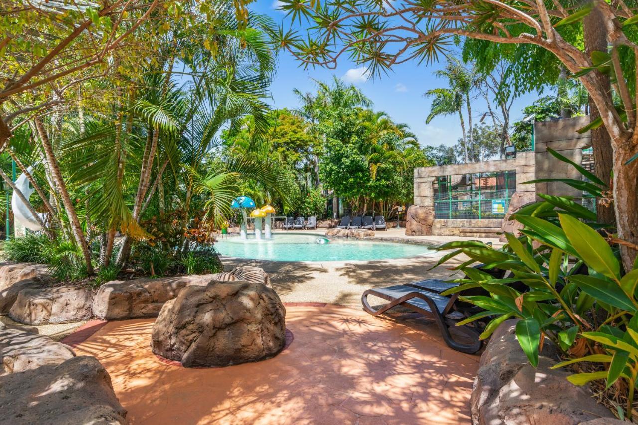 Ashmore Palms Village 4*