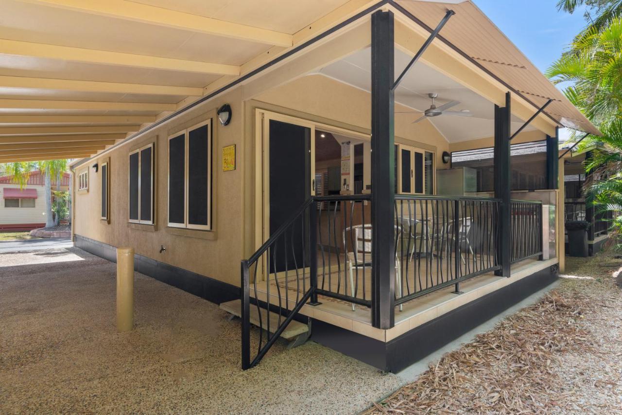Ashmore Palms Village Resort 4*