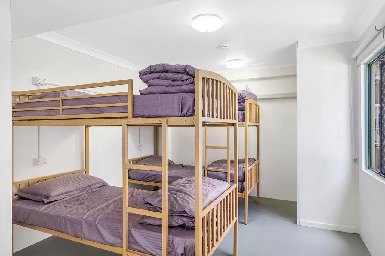 Surf Boutique Backpackers - Free Breakfast Gold Coast