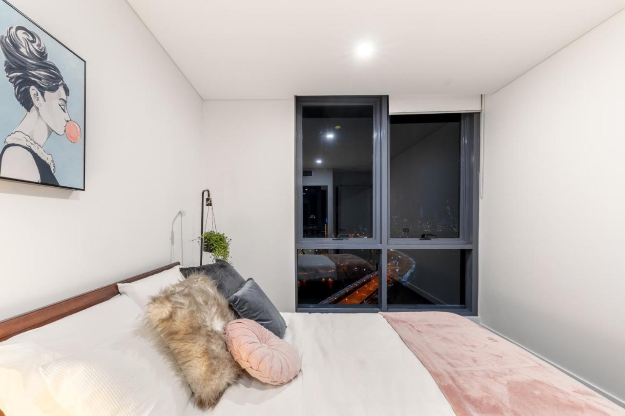 Apartment Modern, Carefree Living Style Apt In Southport