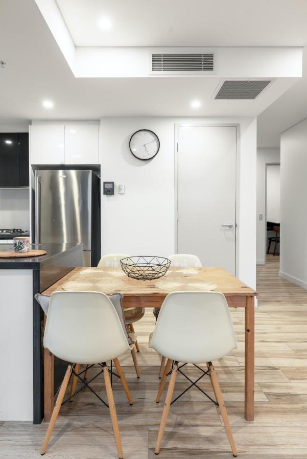 Modern, Carefree Living Style Apt In Southport