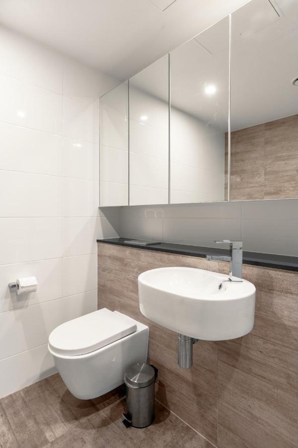 Apartment Modern, Carefree Living Style Apt In Southport