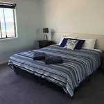 Villa Garfield Surfers Paradise