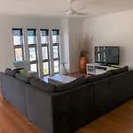 Villa Garfield Surfers Paradise