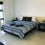 Villa Garfield Surfers Paradise