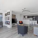 Surfers Plaza Resort 2 Bedroom Apartment With View