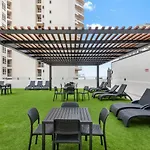 Ocean-View Studio Near Beach With Rooftop Jacuzzis