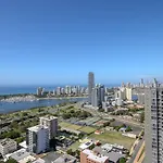 Spacious 3 Bedroom Apartment On The 39Th Floor With Pool