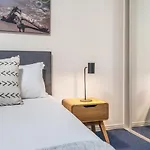 2-Bed Family Haven With Pools, Bbq & Playgrounds