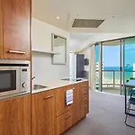 Skyline And Beach View With King Bed Studio In Gold Coast