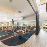 Enjoy Fantastic Ocean Views In Surfers Paradise!
