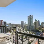 Relax In Luxury In Surfers Paradise!