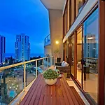 Amazing 3 Bed Penthouse With Spa Bath And Private Rooftop Terrace