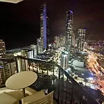 Fab Studio In Heart Of Surfers Paradise! Free Wifi And Free Parking!