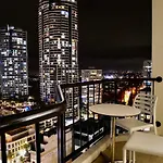 Fab Studio In Heart Of Surfers Paradise! Free Wifi And Free Parking!
