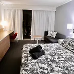 Fab Studio In Heart Of Surfers Paradise! Free Wifi And Free Parking!