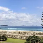 Kirra Waves