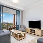 Perfectly Located 2 Bedroom Hope Island Gem...
