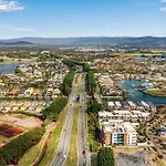 Perfectly Located 2 Bedroom Hope Island Gem...