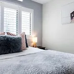 Absolutly Beachfront Surfers Paradise, Pure Shores!