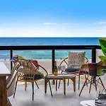 Absolutly Beachfront Surfers Paradise, Pure Shores!