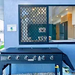 Surfers Paradise Unique 7-Bedrooms Waterfront Holiday Home