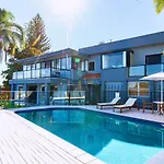 Surfers Paradise Unique 7-Bedrooms Waterfront Holiday Home