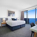 Circle On Cavill Sub Penthouse W/ 4 Bedrooms