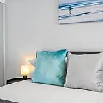 Oceanfront Studio With Pools, Gym & Tennis Court