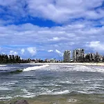 Gold Coast Theme Parks Up To 8 Guests Modern House