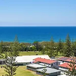Modern 3 Bedroom Apartment With Ocean Views - Coasthm