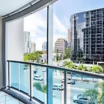Chevron Renaissance - 2 Bedroom 2 Bathroom In The Centre Of Surfers Paradise!!
