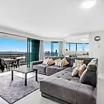 Crown Towers Luxury 3 Bedroom Apartment - Coasthm