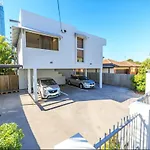 Surfers Paradise Retreat