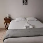 Surfers Holiday Apartments