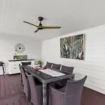 Ultra Modern & Relaxing Inner City 4Bed House - With A Private Pool - 10Mins Walk To Beach