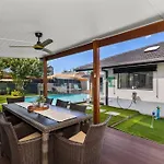 Ultra Modern & Relaxing Inner City 4Bed House - With A Private Pool - 10Mins Walk To Beach