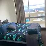 Oceanfront Unique Sleeps 14 Hear Waves And Enjoy Lorikeets On Balcony