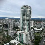 Oceanfront Unique Sleeps 14 Hear Waves And Enjoy Lorikeets On Balcony
