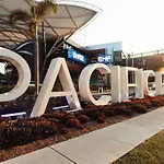 Broadbeach, Stylish Apartment Close To Everything