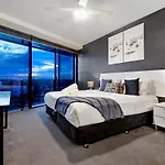 Circle On Cavill - 2 Bedroom Ocean View Units