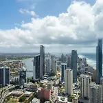 Deluxe Private Apartment In Surfers Paradise