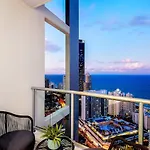 Chevron Renaissance 3 Bedroom Executive Sub Penthouse In Surfers Paradise - Q Stay