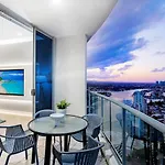 Luxurious 3 Bed Executive Sub Penthouse With Ocean View At Chevron Renaissance - Q Stay