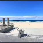 Fab Beachfront 2 Brm Apt In The Heart Of Surfers