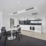 Circle On Cavill - Hr Surfers Paradise