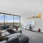 Circle On Cavill - Hr Surfers Paradise